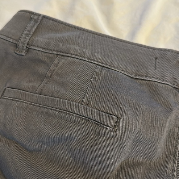 Loft Plus Grey flat front shorts with pockets and three fasteners size 16 - Picture 4 of 4